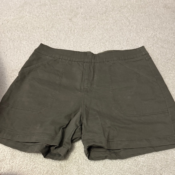 Nautica Women's Dark Olive Cargo Shorts - Picture 1 of 3